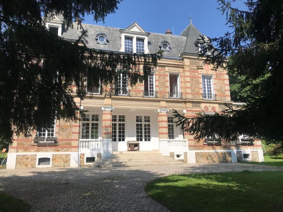 Appartement De 100M2 Dans Un Parc A 20 Mn Du Centre De Paris Garches Exterior foto
